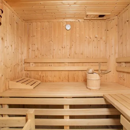 Quiet With Sauna In Koenigsleiten * Wald im Pinzgau