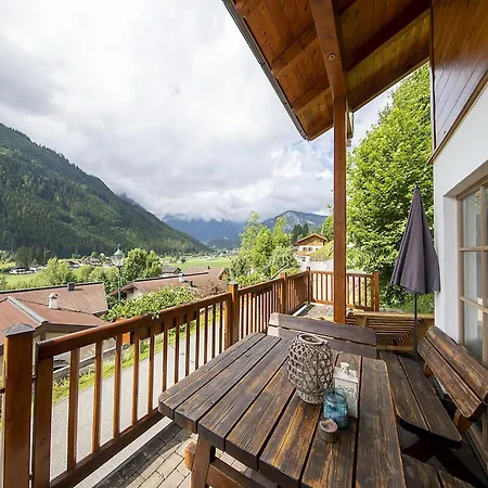 Chalet Quiet With Sauna In Koenigsleiten