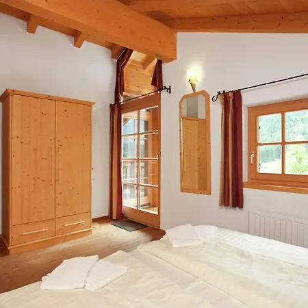 Quiet With Sauna In Koenigsleiten Wald im Pinzgau
