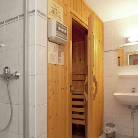 Quiet With Sauna In Koenigsleiten Wald im Pinzgau